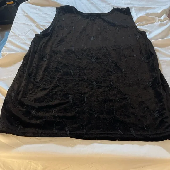 August Max Woman 3X Velvet embroidesleevless top - Picture 8 of 10